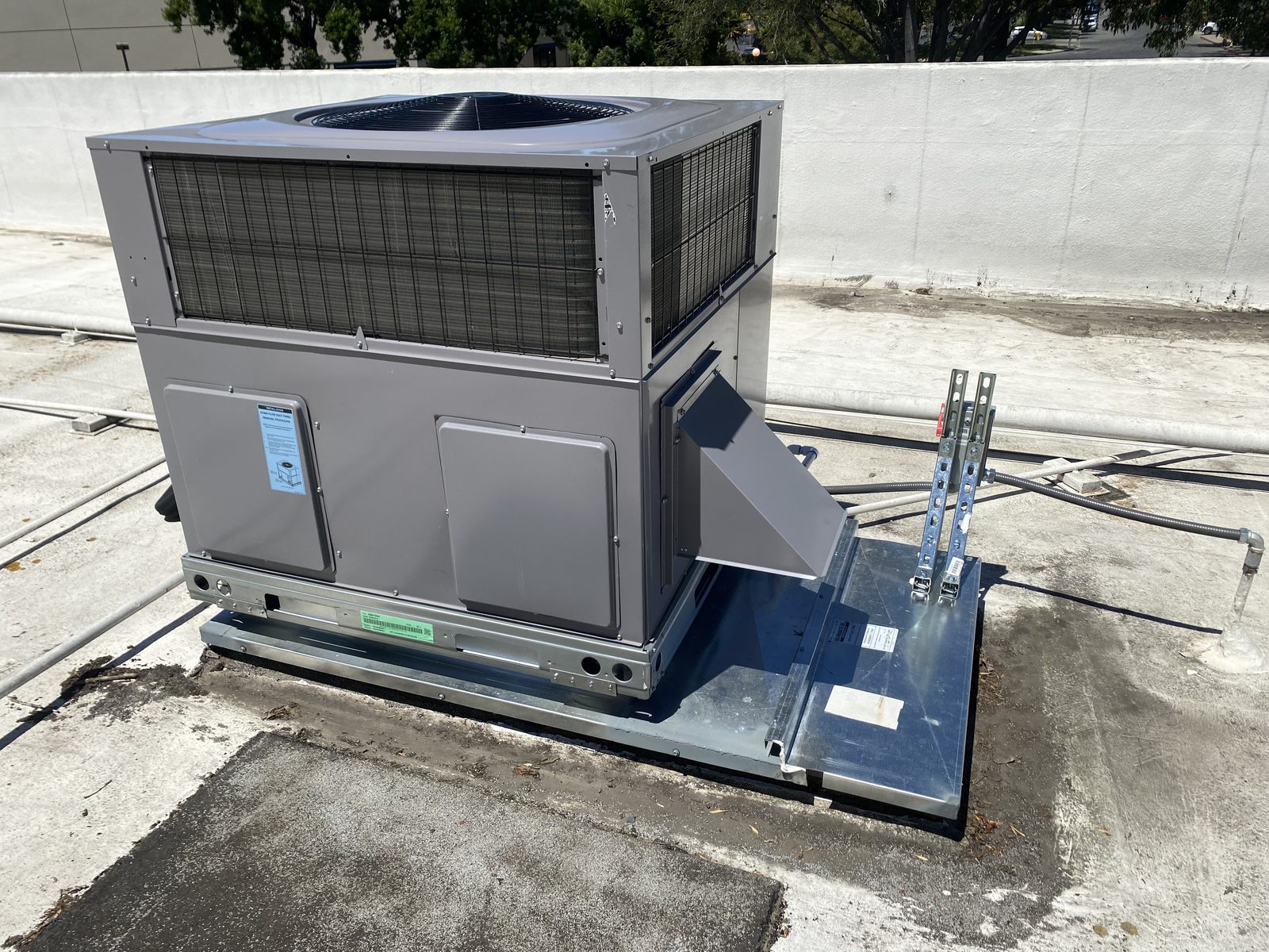 Fabricated curb adapter under a newly installed packaged unit
